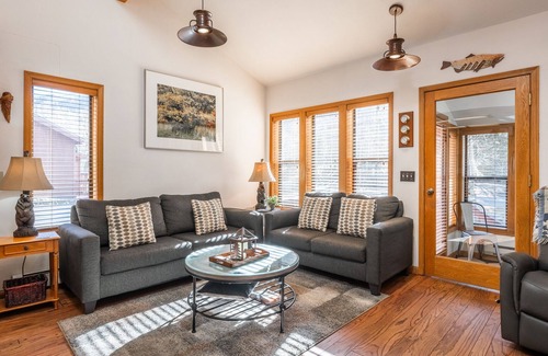 June Lake Condo | Aspen Meadows 9-June Lake, CA Escape! FAST-WIFI!