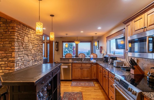 Boone House | Aspen Memories - Stunning Mountain Views, Hot Tub, Pool Table, great location!