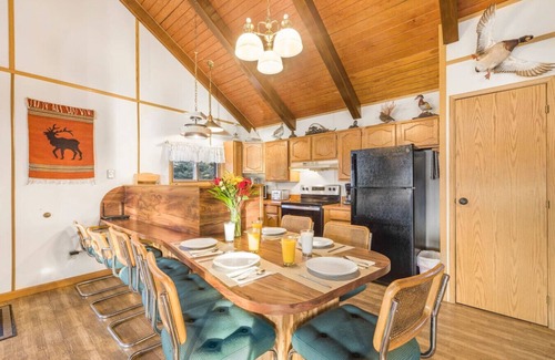 Island Park Cabin | *Aspen Pointe*Waterfront Cabin on Henry`s Lake