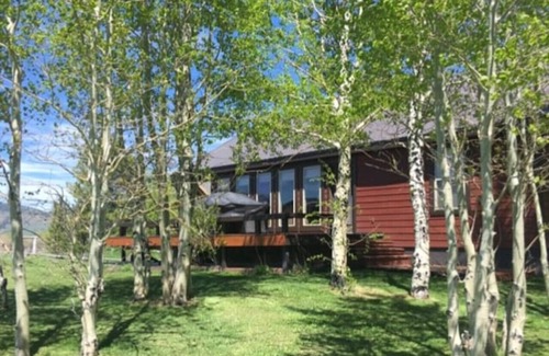 Island Park Cabin | *Aspen Pointe*Waterfront Cabin on Henry`s Lake