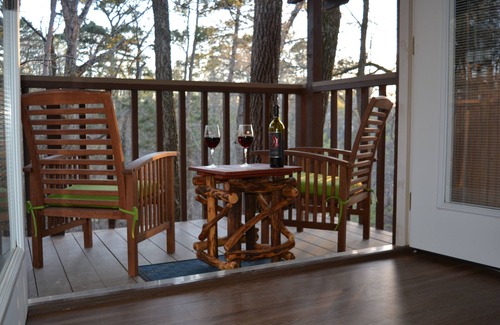 Eureka Springs Historic District Cabin | Aspen@The Woods Cabins - Charming cabin 5 minute walk to downtown Eureka Springs
