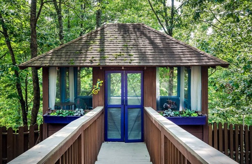 Eureka Springs Historic District Cabin | Aspen@The Woods Cabins - Charming cabin 5 minute walk to downtown Eureka Springs
