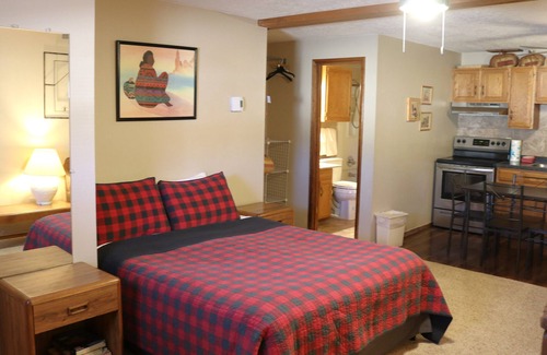 Red River Apartment | Aspen West Deluxe 3 - In Town - On Main St - Cozy