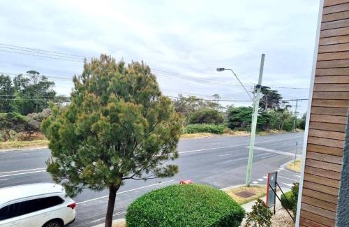 Aspendale Apartment | Aspendale Beach Escape -Walk To Mordialloc