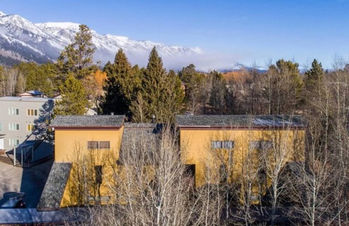 Moose Wilson Road Condo | Aspens-Beautiful mountain condo in great location!