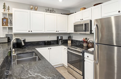 Edwards Condo | Aspenwood Lodge In Arrowhead, short walk to the Ski Lift, free garage parking!