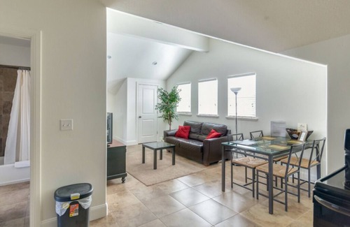 Carterville Apartment | Aspenwood Manor- Timpanogos Retreat - Long Term Suite