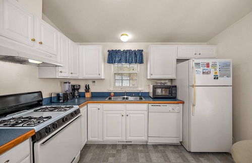 Assateague Pointe House | Assateague Pointe 2 br/1 ba 2 outdoor pools -in WOC.