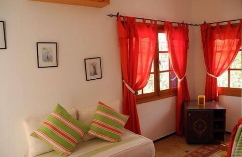 Asilah House | Assilah: Guest room and large living room in a house
