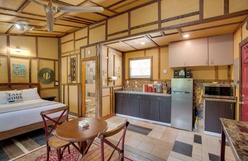 Lake Lafayette Apartment | 'Aston Harbor' Cabin, Walk to Lake Lafayette