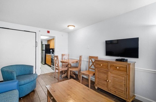 Myrtle Beach Hotel | Astonishing Oceanfront Suite w/Breakfast 10th Flr
