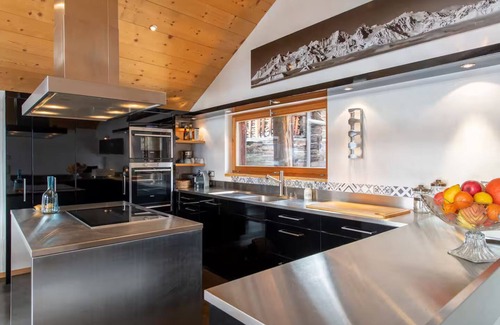 Verbier Ski Chalet | Astonishing Views of the Valley-250SQM Luxury Perched in the heart of Verbier