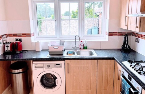 Maidstone House | Astor house Maidstone | Free PArking