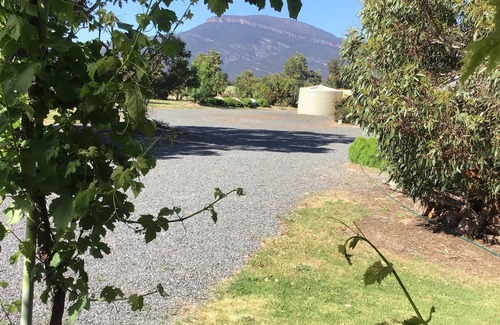 Pomonal House | Astoria Park Cottage - 500 acres sheep, kangaroos, walabies, birdlife, views.