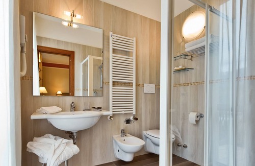 Gardola Hotel | Astra