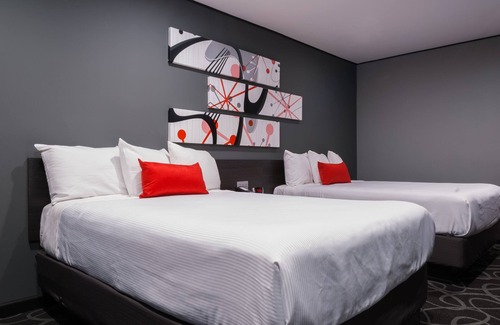 Lamanda Park Hotel | Astro Pasadena Hotel