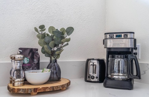 Twentynine Palms House | ❤ASTRO❤SUNSETS❤HOT TUB+SOAKING TUB❤10 MIN TO JTNP