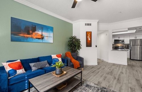 Tempe Condo | ASU Stay | 2.5 Mil to Tempe Town Lake |Pool Access
