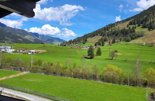 Bruck an der Grossglocknerstrasse Apartment | Holiday apartment Bruck an der Großglocknerstraße for 1 - 6 persons with 2 bedrooms - Holiday apartm