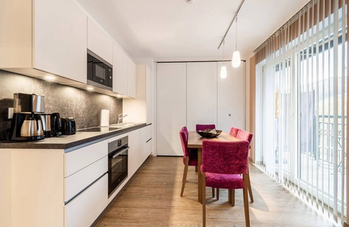 Gries Apartment | Comfortable family stay with a balcony