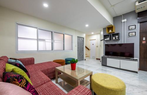 Nana Villa | At FOUR-6 Bed, CITY CENTER, Nana BTS, MBK, Central World, Siam