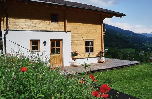 Heiligenblut House | Lovely apartment in villa for 6 guests with WIFI, TV, terrace and pets allowed