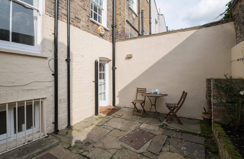 Belgravia Apartment | At Home in Chelsea - Two Bedroom House, Sleeps 6
