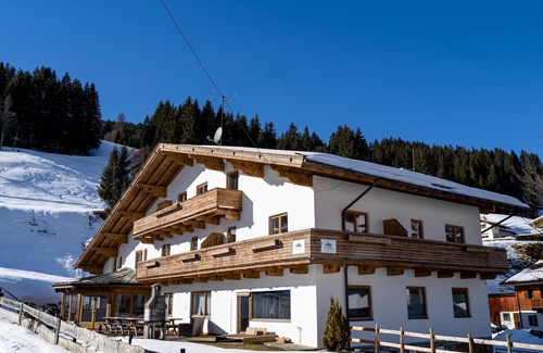Kelchsau Ski Chalet | Fantastic group house with cinema and sauna