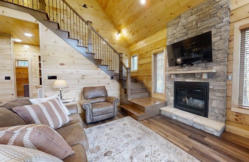 Wears Valley Cabin | At Park's Edge (3-Bedroom Cabin) with Mountain view by RedAwning