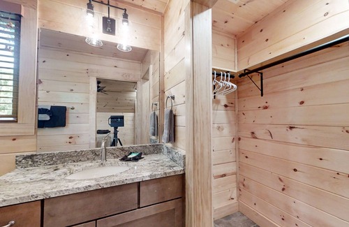 Wears Valley Cabin | At Park's Edge (3-Bedroom Cabin) with Mountain view by RedAwning