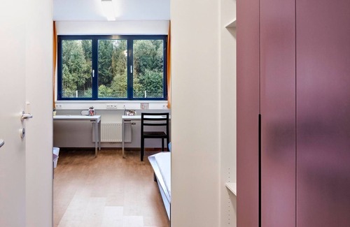 Saalfelden am Steinernen Meer Apartment | Hostel ALM 34 sport resort - twin room, shower, toilet