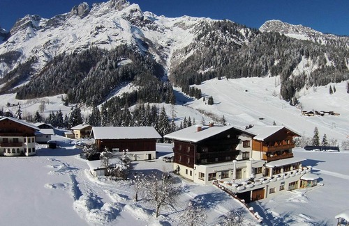 Sankt Martin am Tennengebirge Apartment | Zirbensuite, shower, toilet, balcony - Alpengasthof Lämmerhof