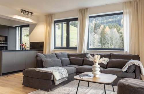 Sankt Martin am Tennengebirge Apartment | Penthouse max.8 P.& Infinity Pool by Interhome