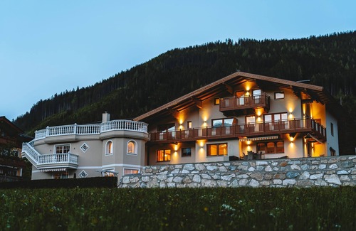 Sankt Martin am Tennengebirge Apartment | Komfortable Ferienwohnung Inmitten der Bergwelt
