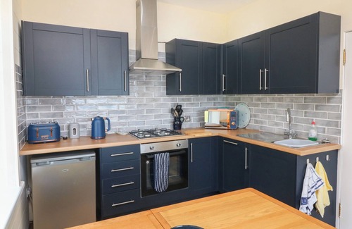 Hele Cottage | AT THE BAY APARTMENT, family friendly in Hele Bay, Ilfracombe