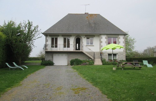 Roz-sur-Couesnon House | At the bottom of the Mont St Michel