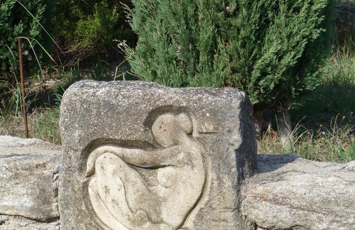 Castellet House | At the foot of the Grand Luberon Sculptor's House