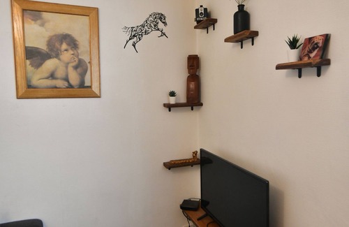 Les Puces de Saint-Ouen Apartment | At the foot of the Paris Saint-Ouen flea market