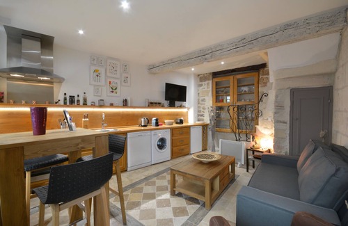 Arles City Centre House | At the foot of the Arles bullring, attractive renovated town house
