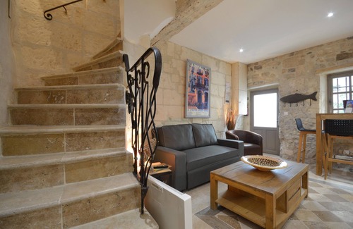 Arles City Centre House | At the foot of the Arles bullring, attractive renovated town house