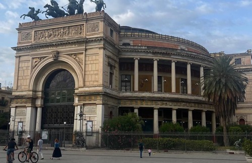 Ruggero Settimo House | At the Palazzo Del Principe, at the Massimo, in the center of Palermo