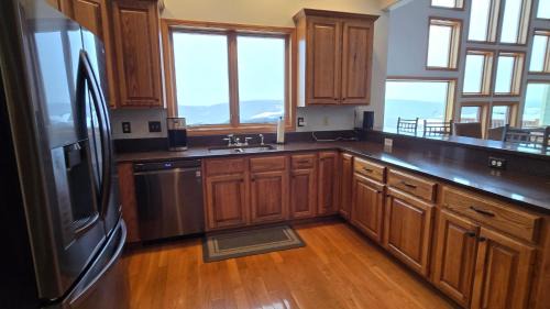 McHenry Villa | At The Top- beautiful 4 bedroom townhouse with hot tub, games and lake views!