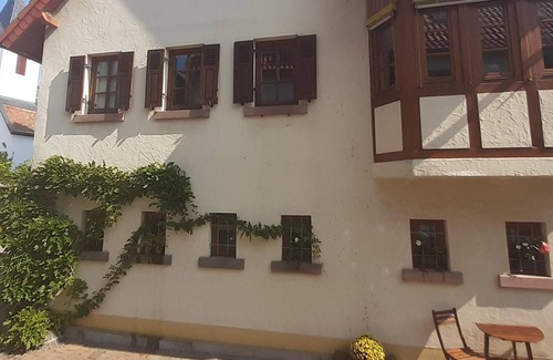 Bobenheim am Berg House | At the village well - cottage - cottage, shower or bath, toilet, non-smoking