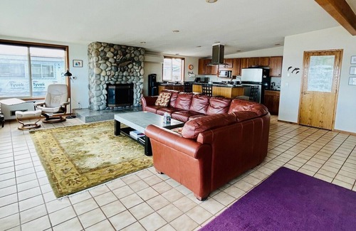 Coupeville House | At the Water's Edge! Fantastic Beach & Amazing Views!