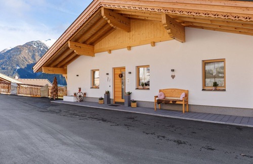 Wald im Pinzgau Apartment | Chalet in Wald near Ski Slopes