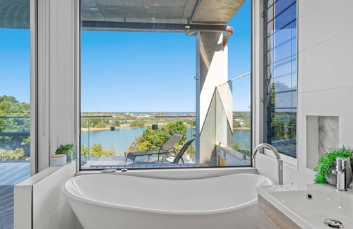 East Ballina House | At Whale View - Luxurious home overlooking Shaws Bay