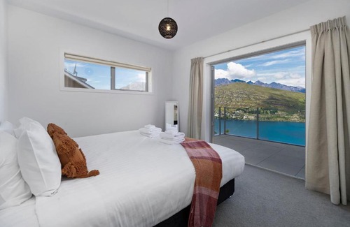 Queenstown House | Ataahua Views Top Level