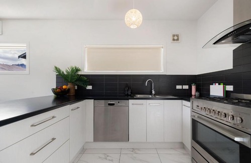 Queenstown House | Ataahua Views Top Level