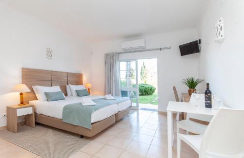 Lagos Resort | Atalaia Sol Aparthotel - tennis & heated pool in winter