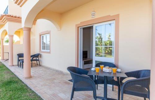 Lagos Resort | Atalaia Sol Aparthotel - tennis & heated pool in winter